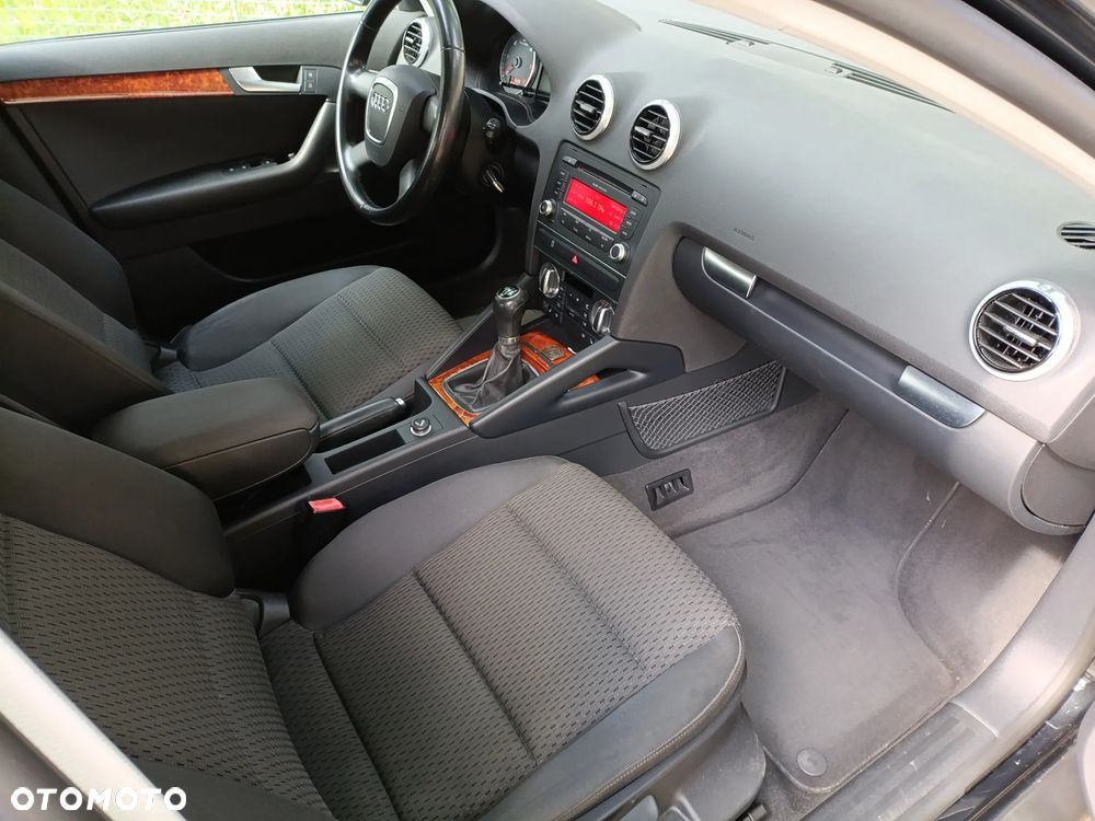 Audi A3 Sportback 1.6 TDI DPF Attraction - 6