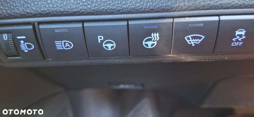 Toyota Corolla 2.0 Hybrid Executive - 11