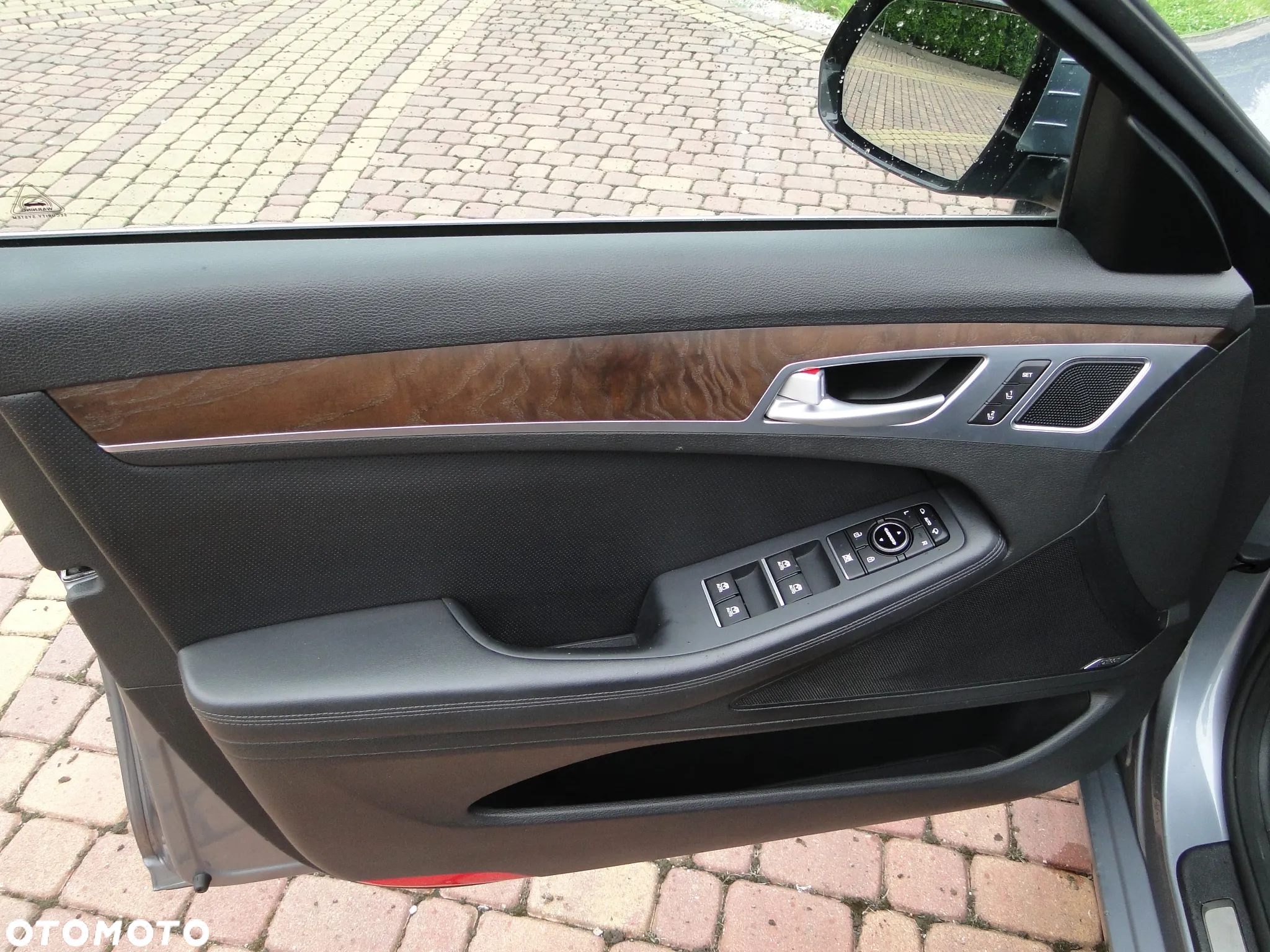 Hyundai Genesis 3.8 V6 GDI - 31