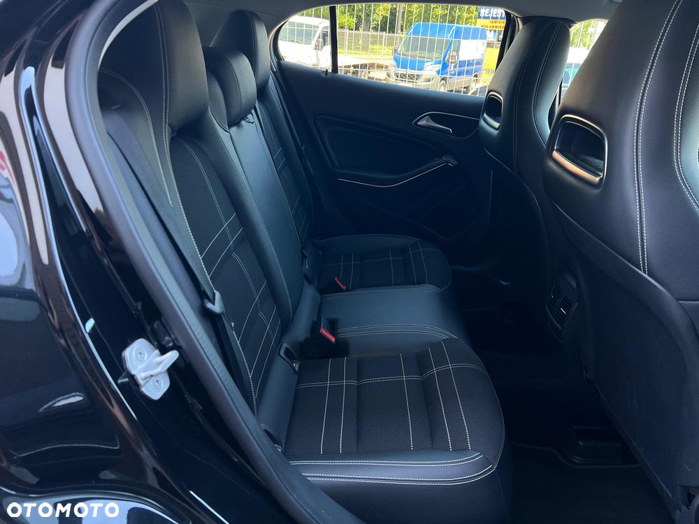 Mercedes-Benz GLA 200 d 4Matic 7G-DCT Urban - 24