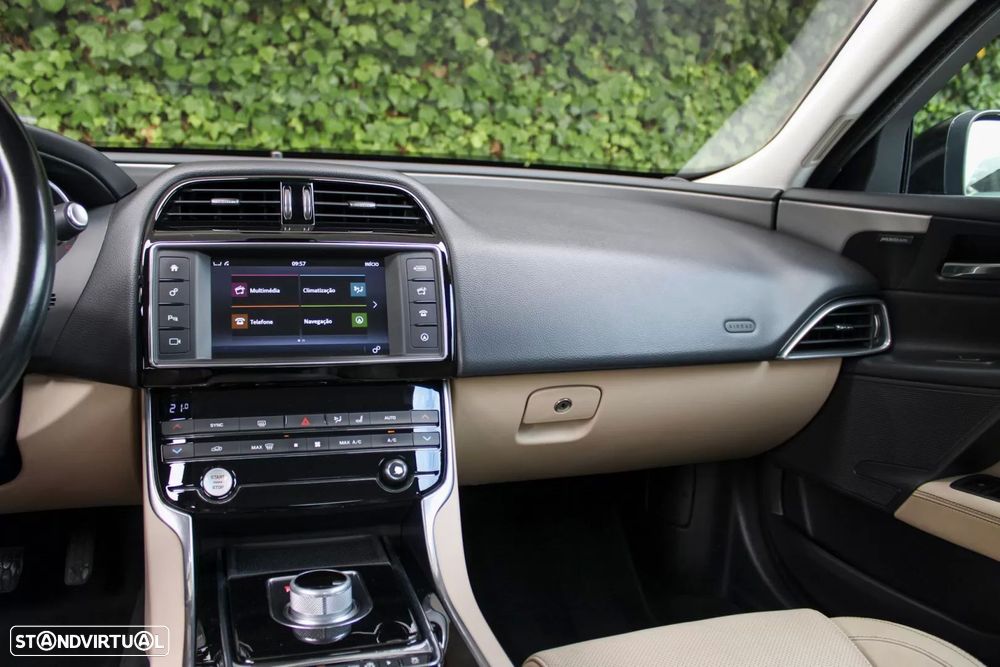 Jaguar XE 2.0 D Prestige Aut. - 18