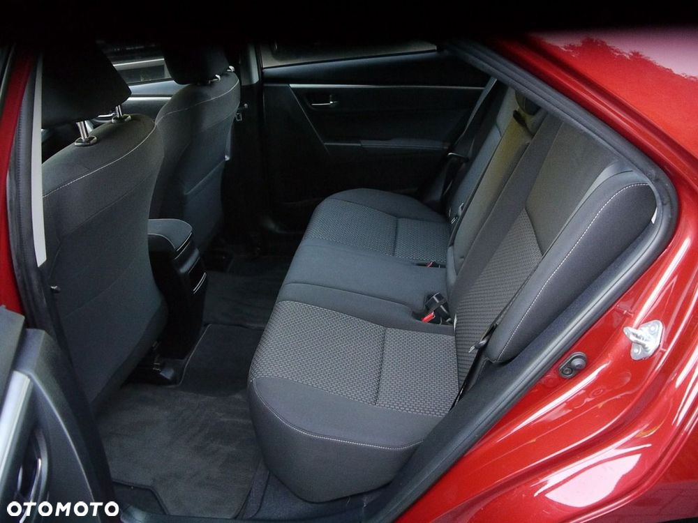 Toyota Corolla 1.6 Premium + - 31