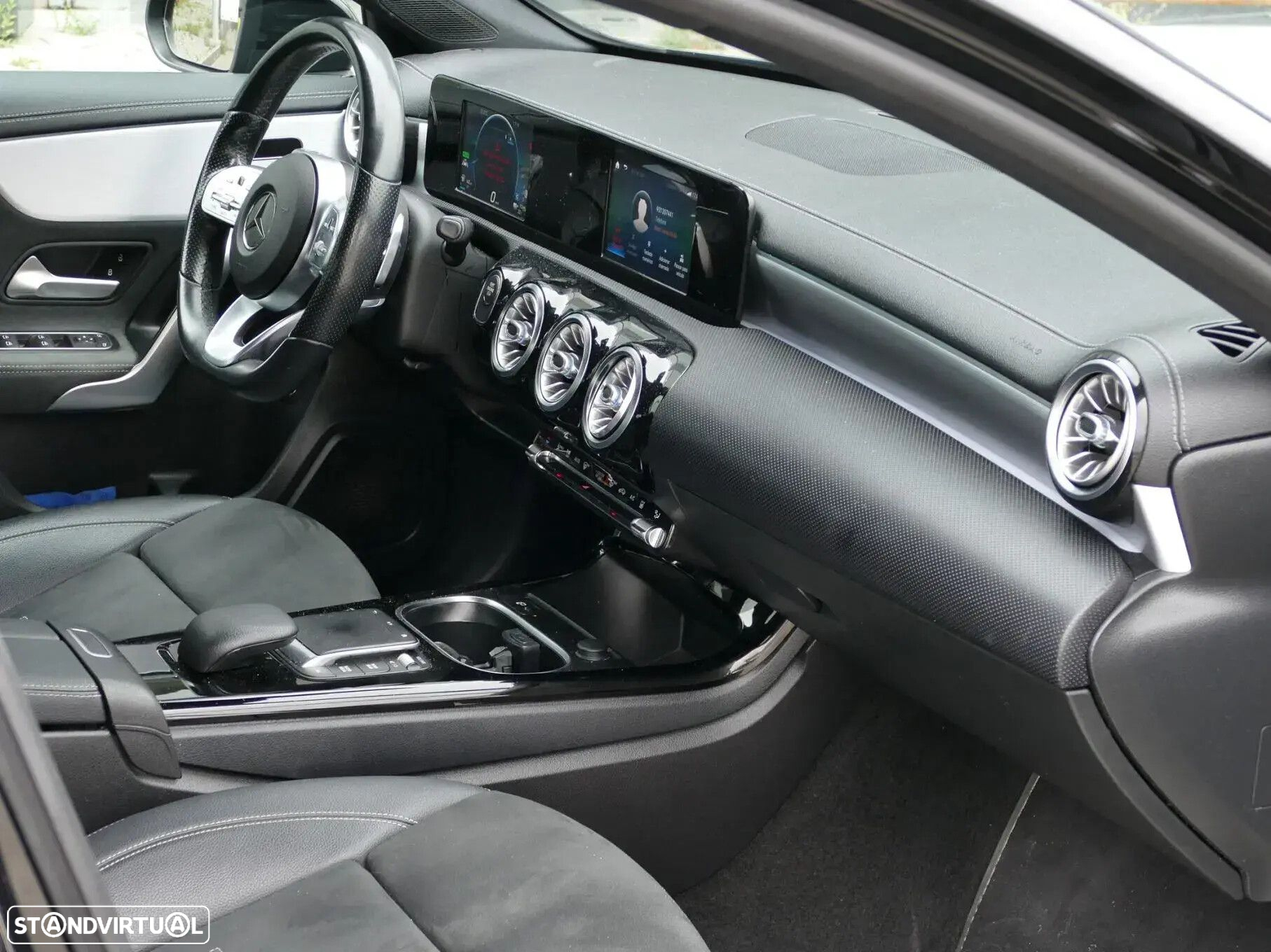 Mercedes-Benz A 250 Limousine e AMG Line - 23