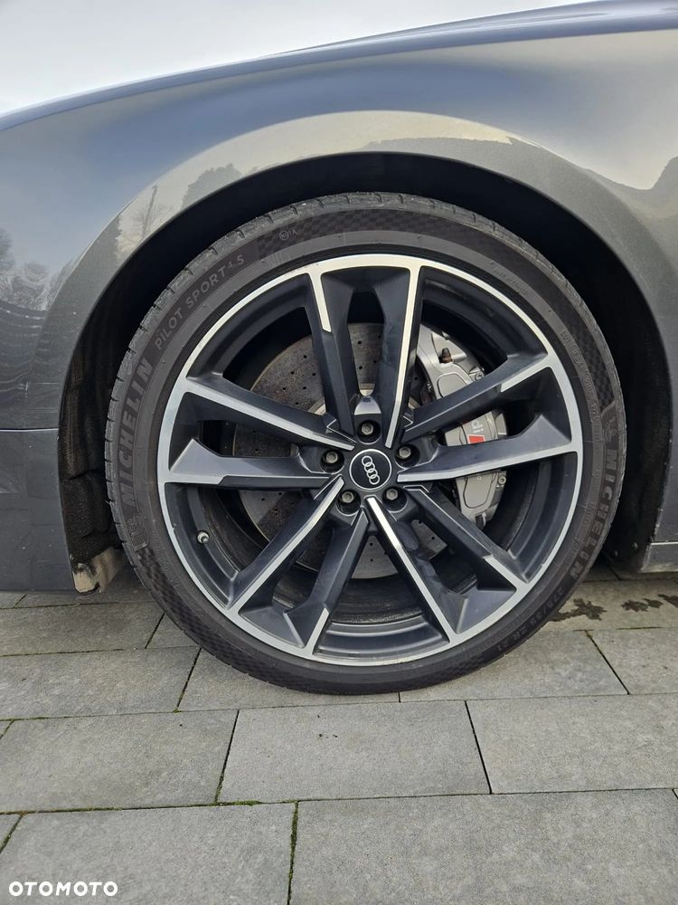 Audi S8 - 8