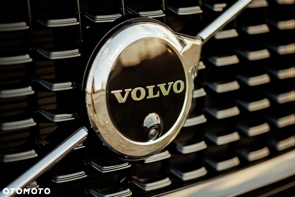 Volvo XC 60 B5 B AWD Plus Black Edition - 4