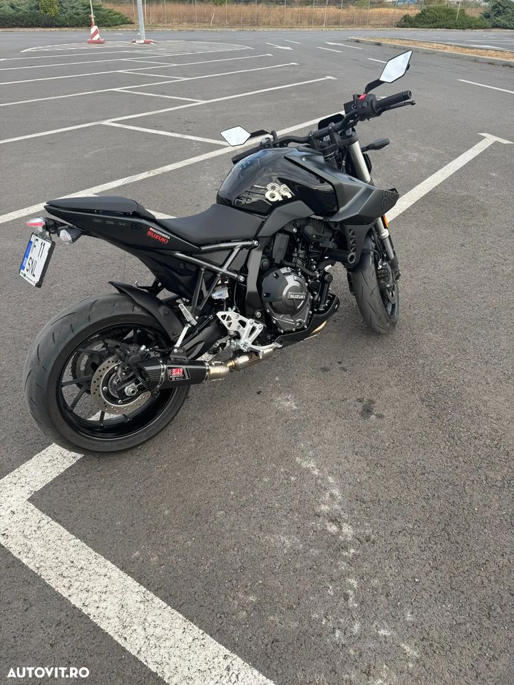 Suzuki GSX-8S - 3