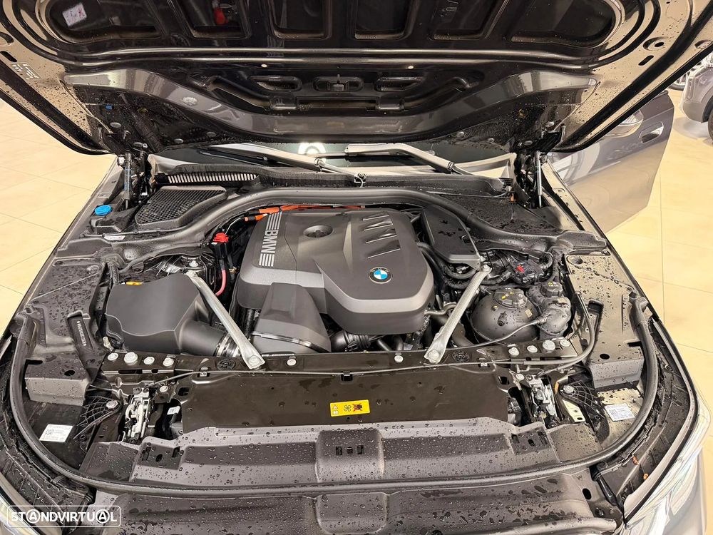 BMW 530 e Pack Desportivo M - 4