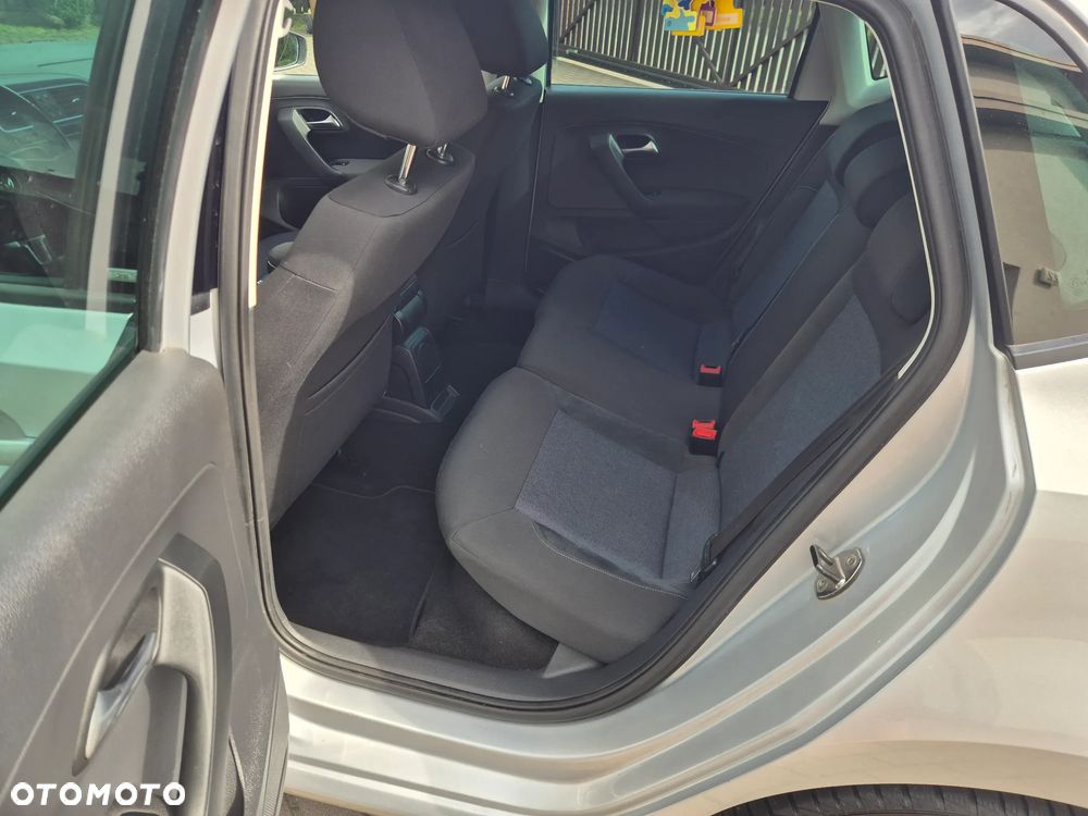 Volkswagen Polo 1.4 16V Highline - 18
