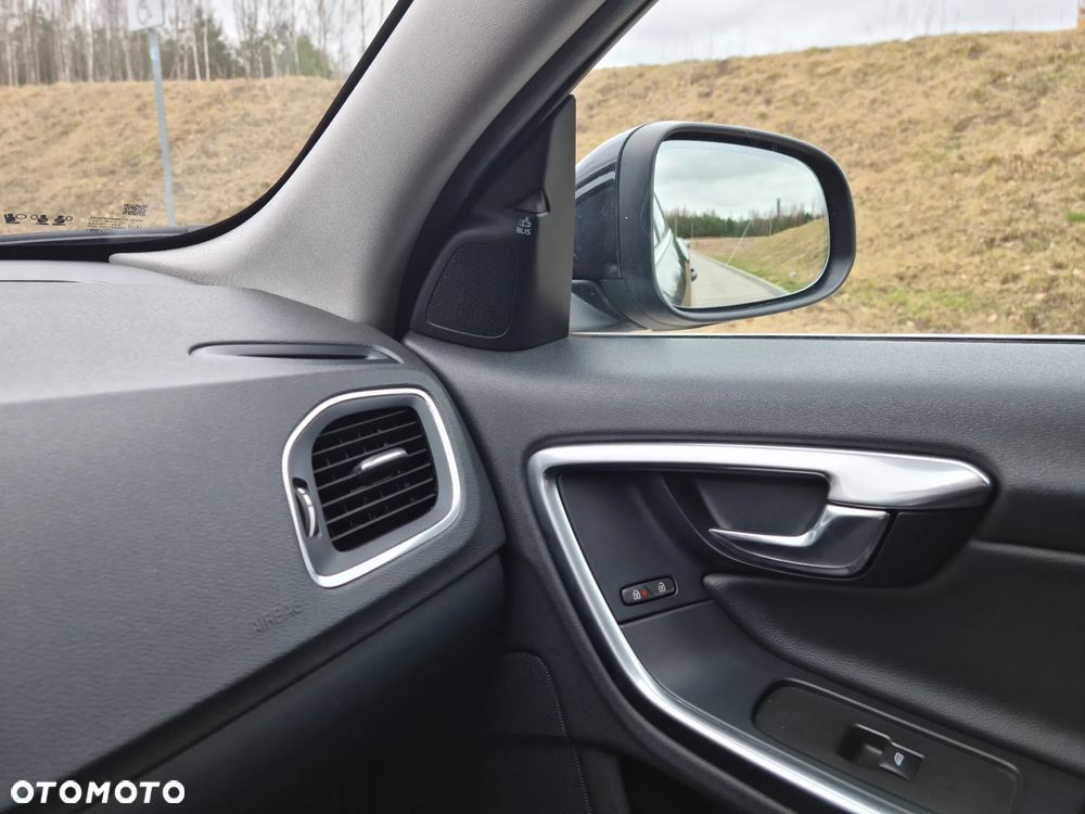 Volvo V60 D4 Drive-E Momentum - 33