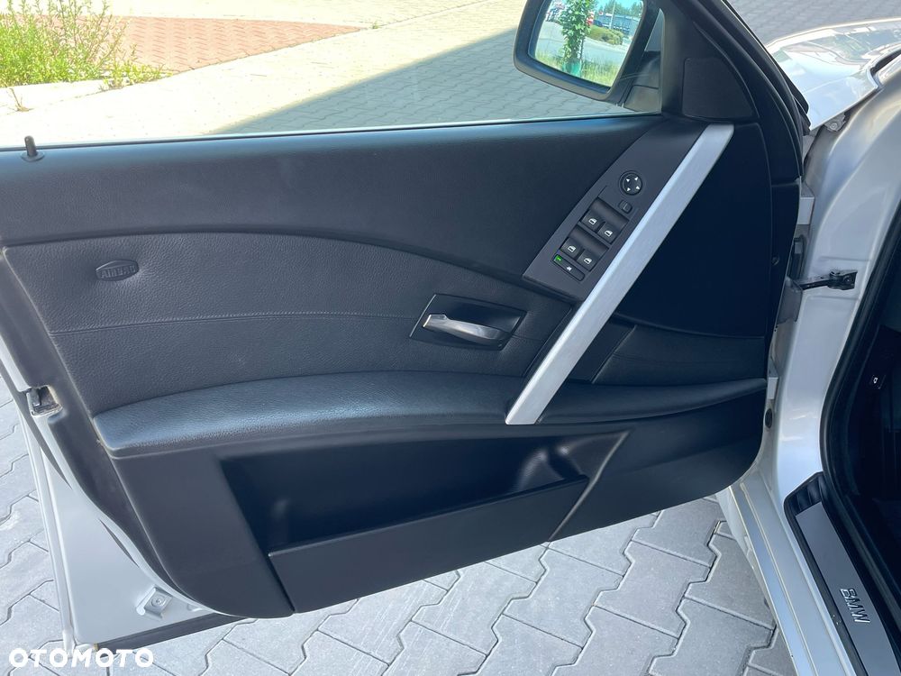 BMW Seria 5 525i - 28