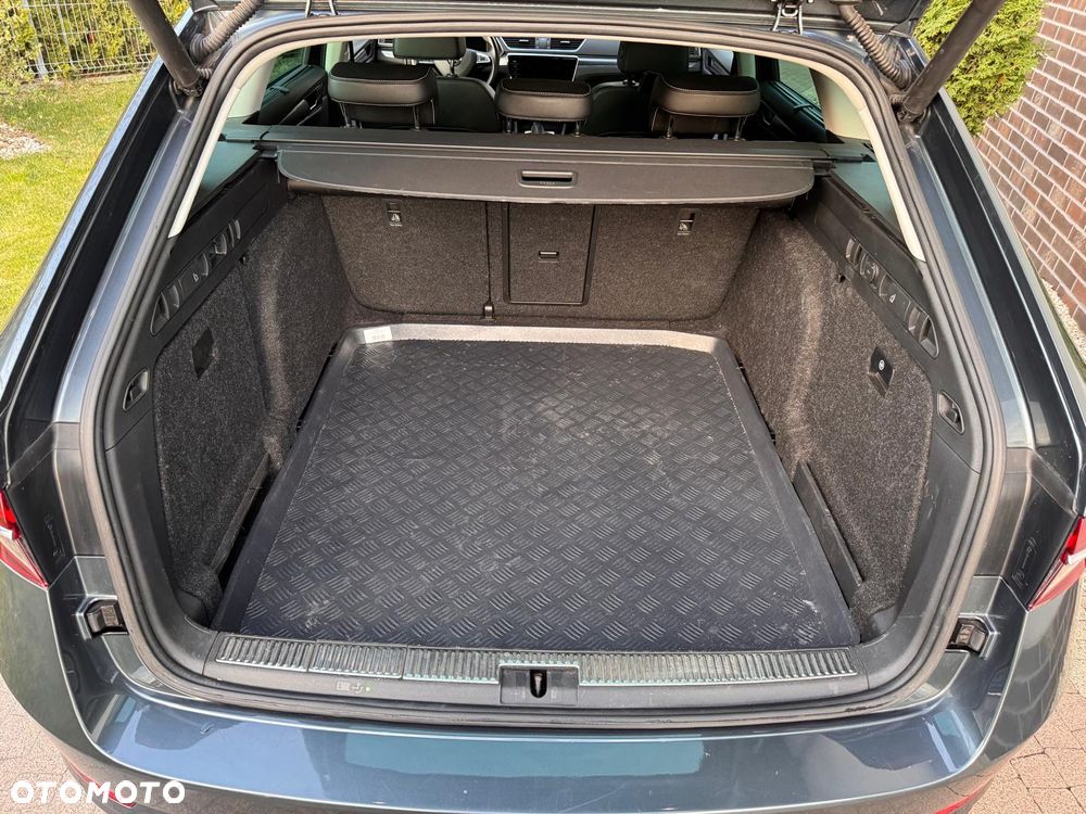 Skoda Superb 2.0 TDI DSG Premium Edition - 31