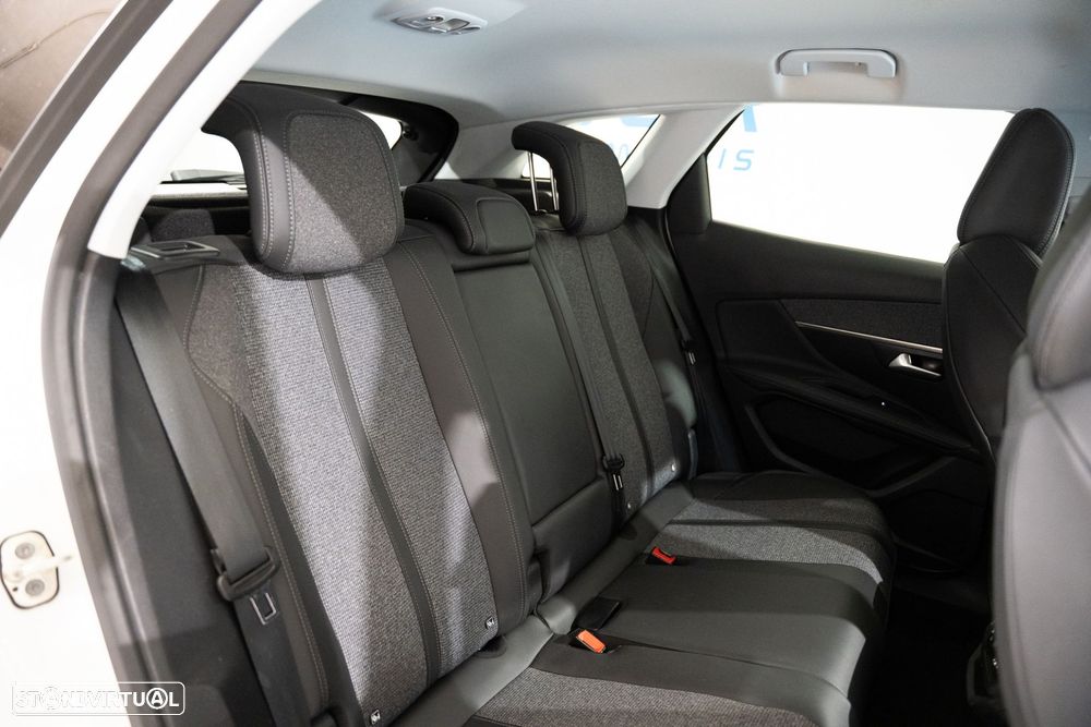 Peugeot 3008 1.5 BlueHDi Allure Pack EAT8 - 29