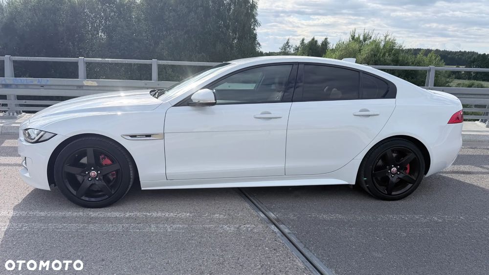 Jaguar XE 2.0 T R-Sport - 2