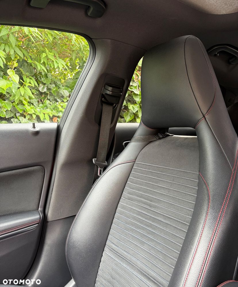 Mercedes-Benz CLA 200 7G-DCT - 22