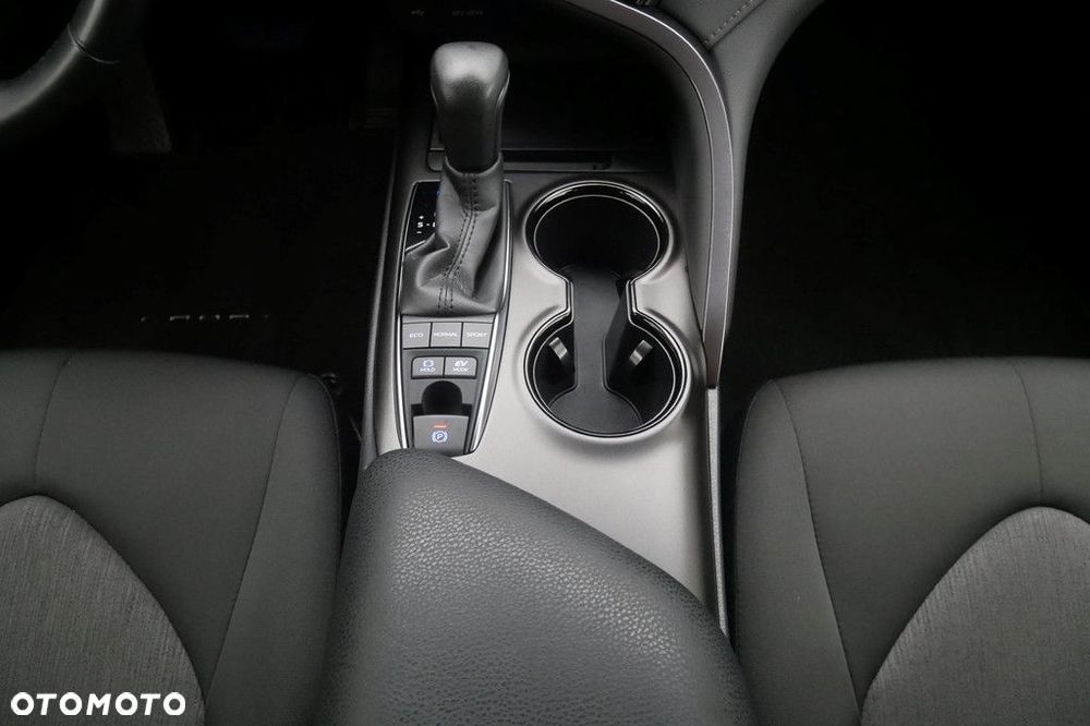 Toyota Camry 2.5 Hybrid Comfort CVT - 11