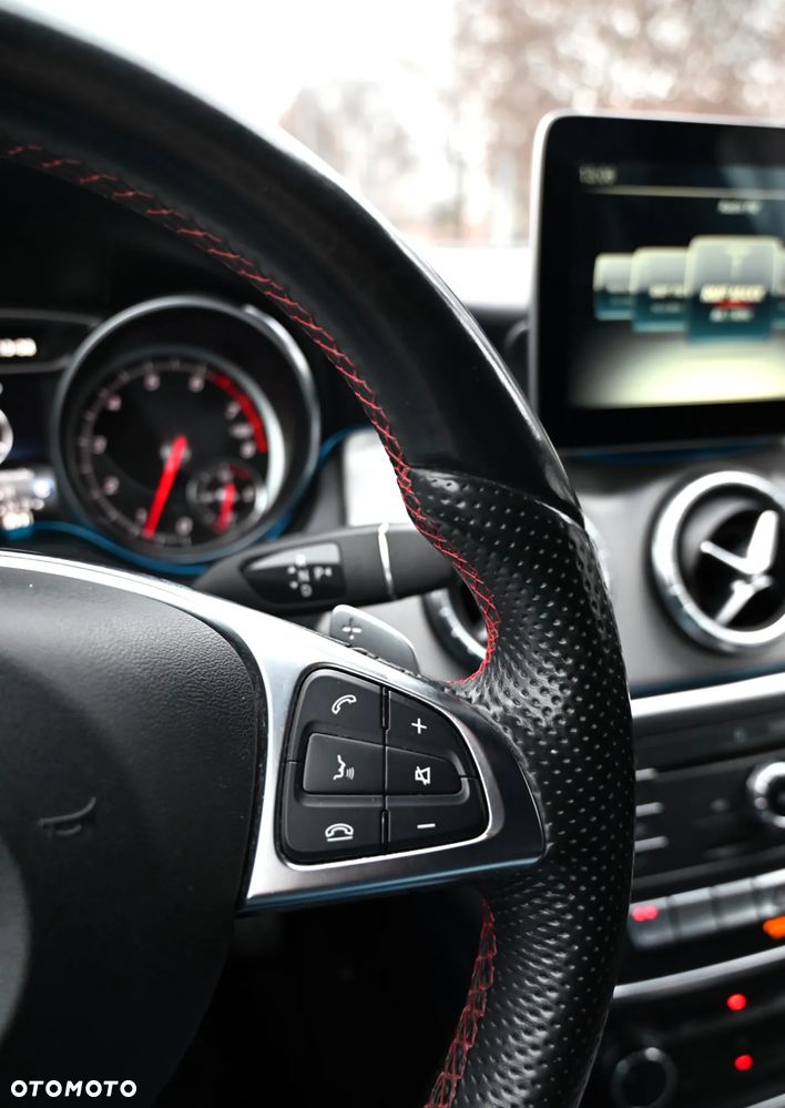 Mercedes-Benz CLA 200 7G-DCT AMG Line - 31