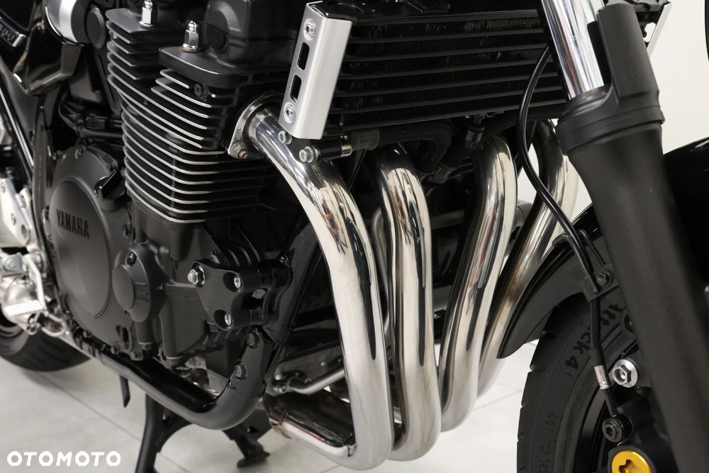 Yamaha XJR - 28