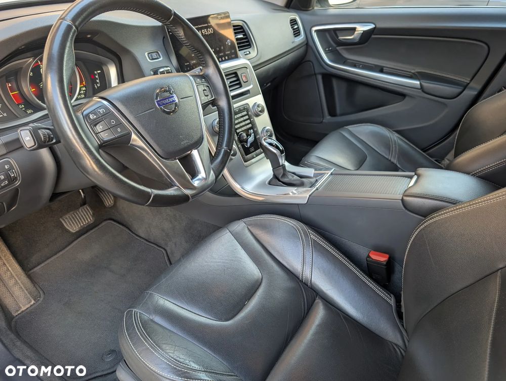 Volvo V60 D3 Geartronic Summum - 17