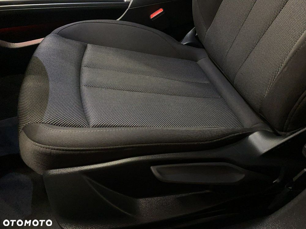 Audi A4 Limousine - 14