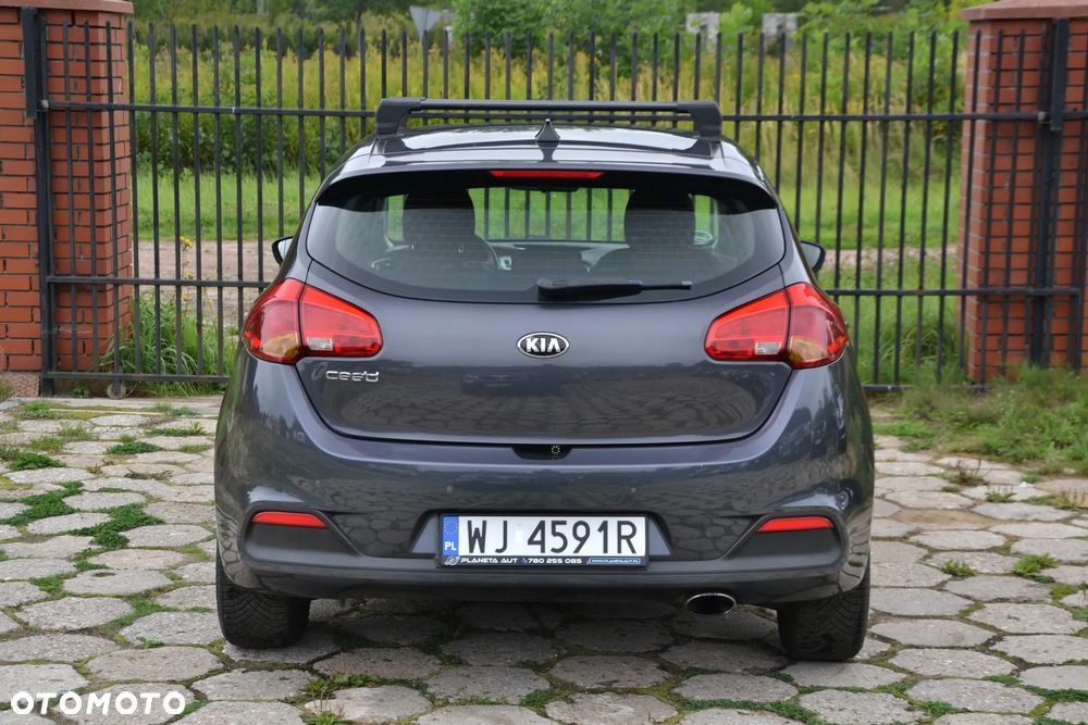 Kia Ceed 1.6 GDI Dream Team Edition - 6