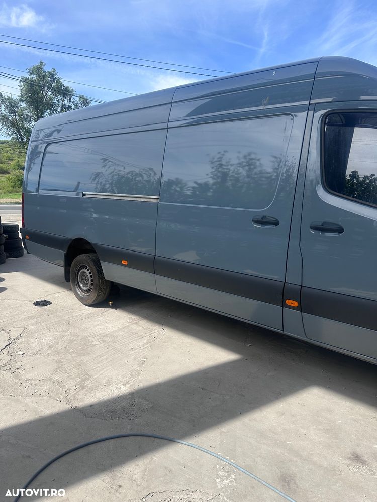 Mercedes-Benz Sprinter - 2