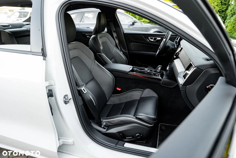 Volvo S60 T8 Recharge AWD Geartronic RDesign - 34