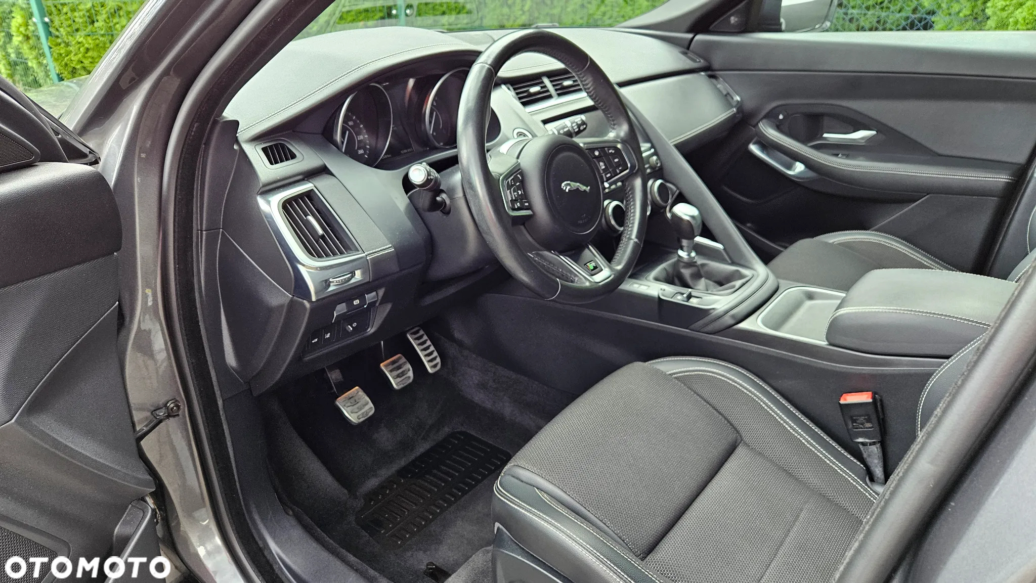 Jaguar E-Pace 2.0 i4D FWD R-Dynamic S - 20