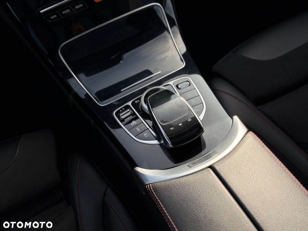 Mercedes-Benz Klasa C AMG 43 4Matic AMG TCT 9G - 31