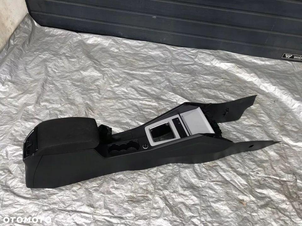 KOMPLET PODLOKIETNIk europa octavia iii