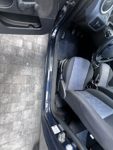 Ford Fiesta 1.3 Ambiente - 9