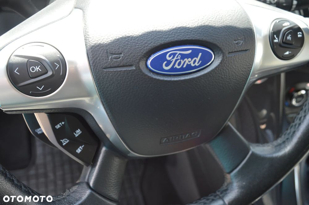 Ford Kuga 1.6 EcoBoost 2x4 Titanium - 25