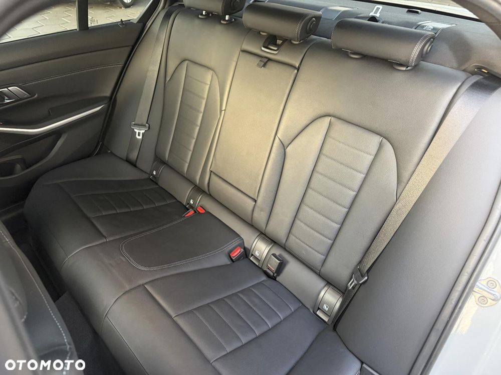 BMW Seria 3 320i Advantage sport - 16