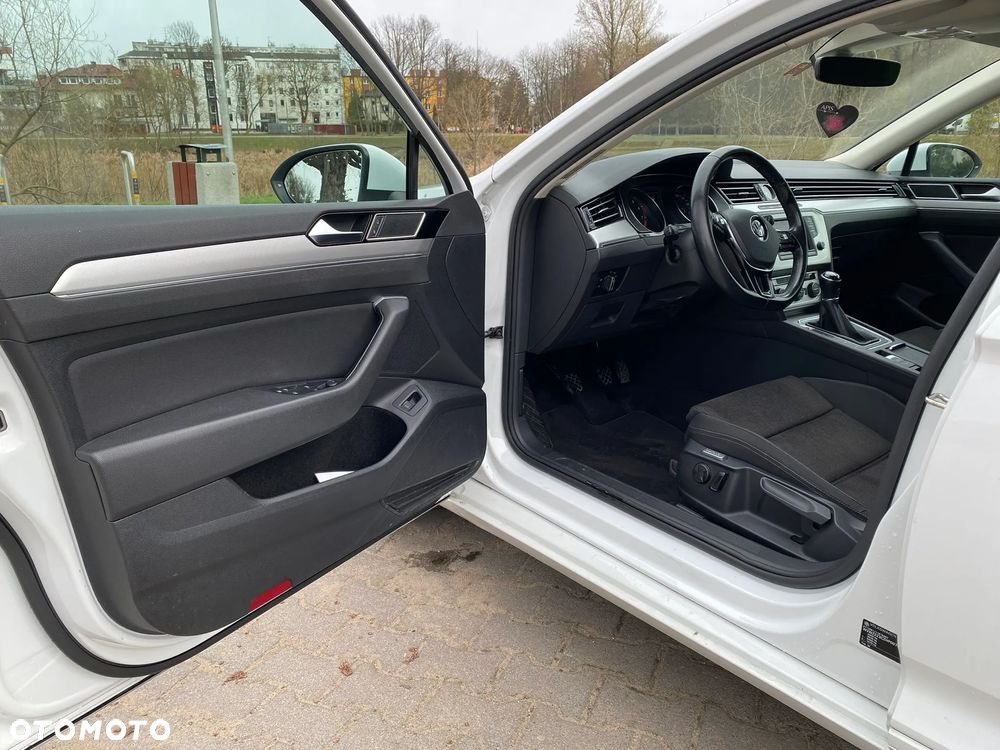 Volkswagen Passat - 8