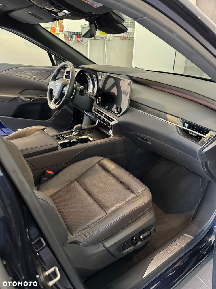 Lexus RX 450h+ Omotenashi - 7
