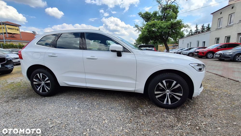 Volvo XC 60 T4 Momentum - 4