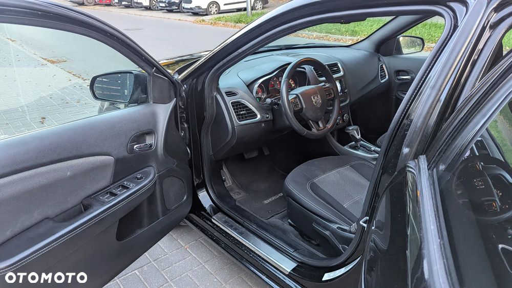 Dodge Avenger - 5