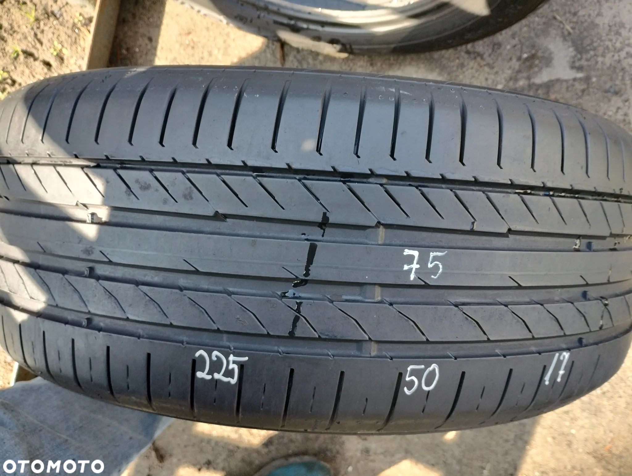 Continental 225/50/17 nr 75 - 1