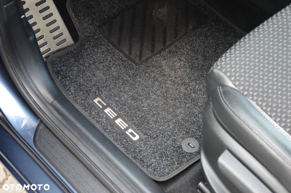 Kia Ceed 1.4 L Business Line Plus - 40