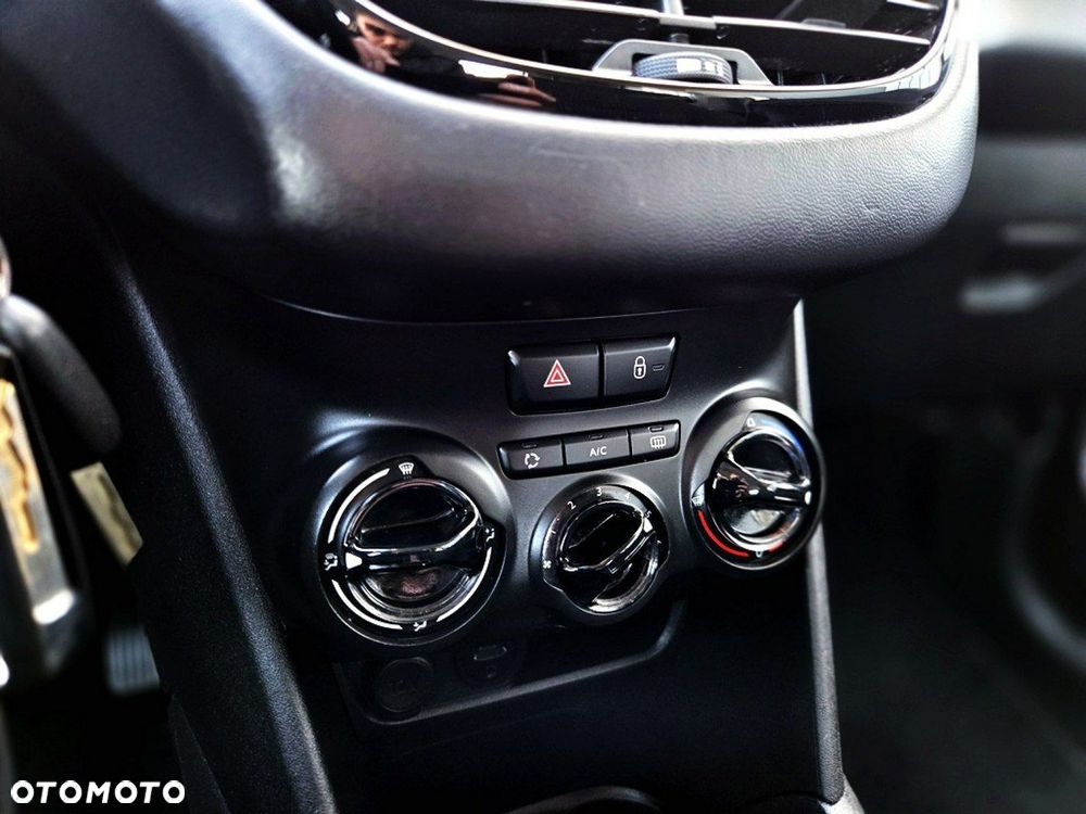 Peugeot 208 - 14