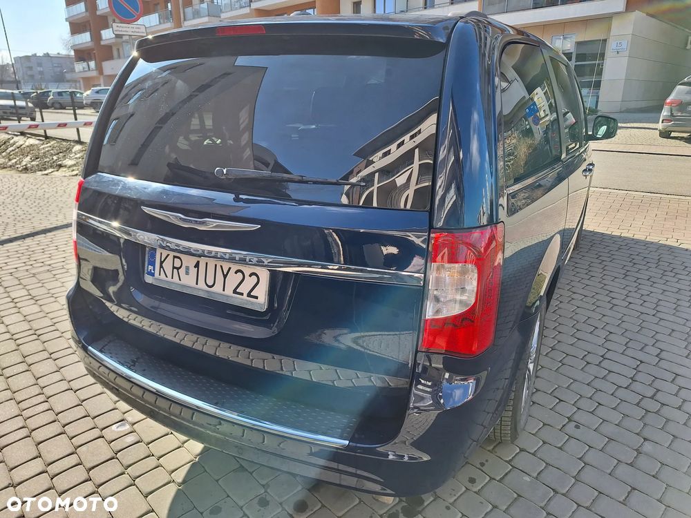 Chrysler Town & Country - 9