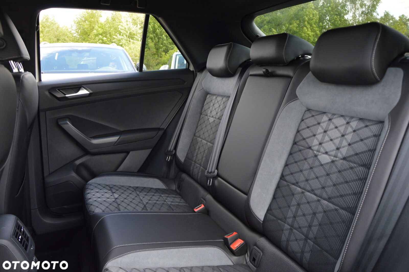 Volkswagen T-Roc - 16