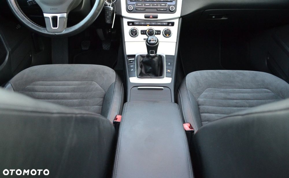 Volkswagen Passat - 29