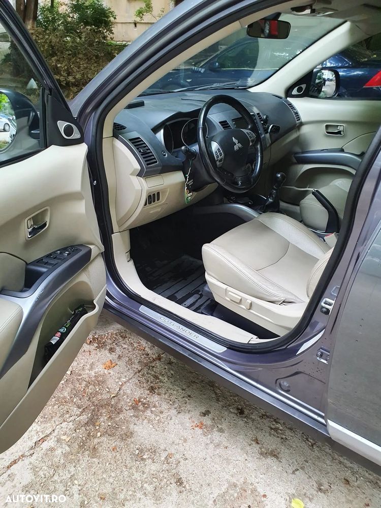 Mitsubishi Outlander 2.2 DI-D 4WD Instyle - 4