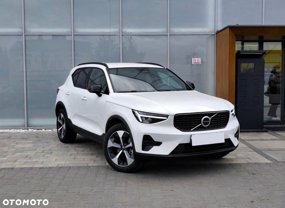 Volvo XC 40 B3 Plus Dark - 2