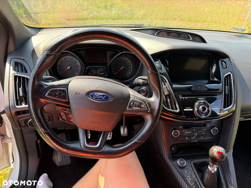 Ford Focus 2.0 EcoBoost ST-2 - 13