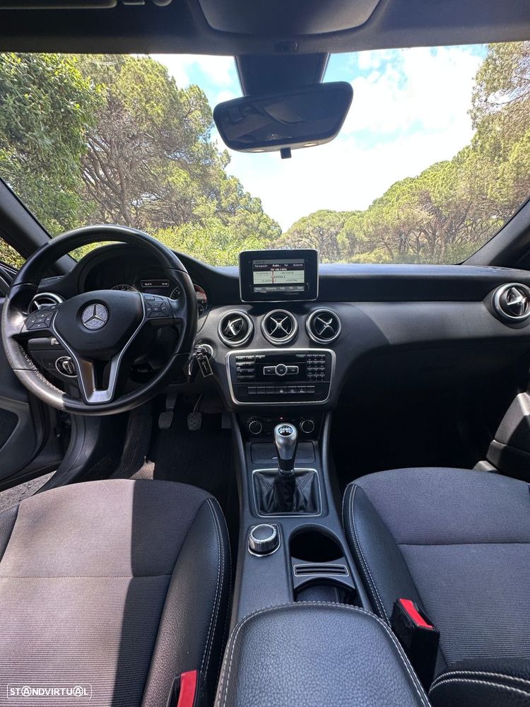 Mercedes-Benz A 180 d AMG Line - 11