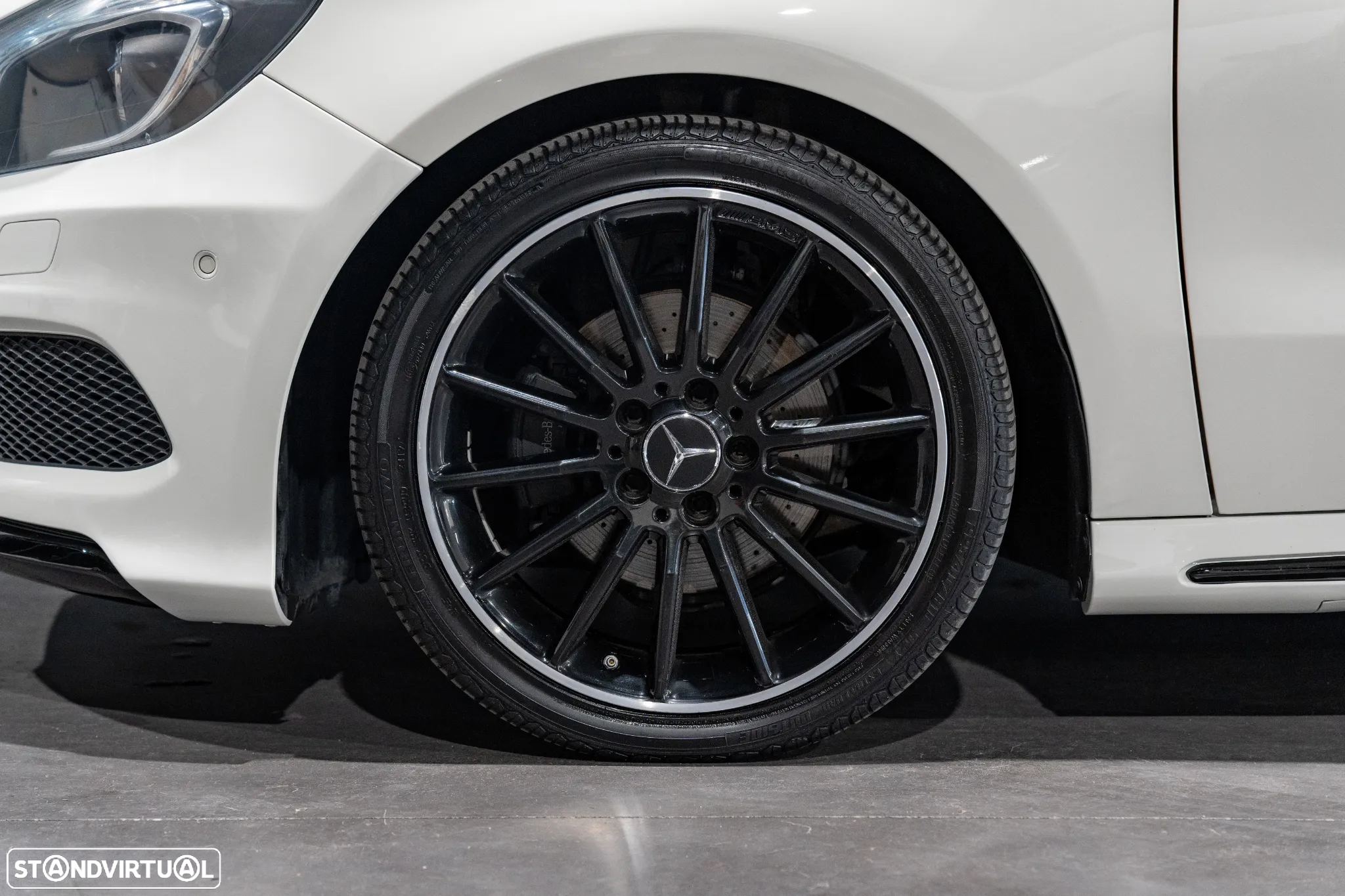 Mercedes-Benz A 180 7G-DCT AMG Line - 30
