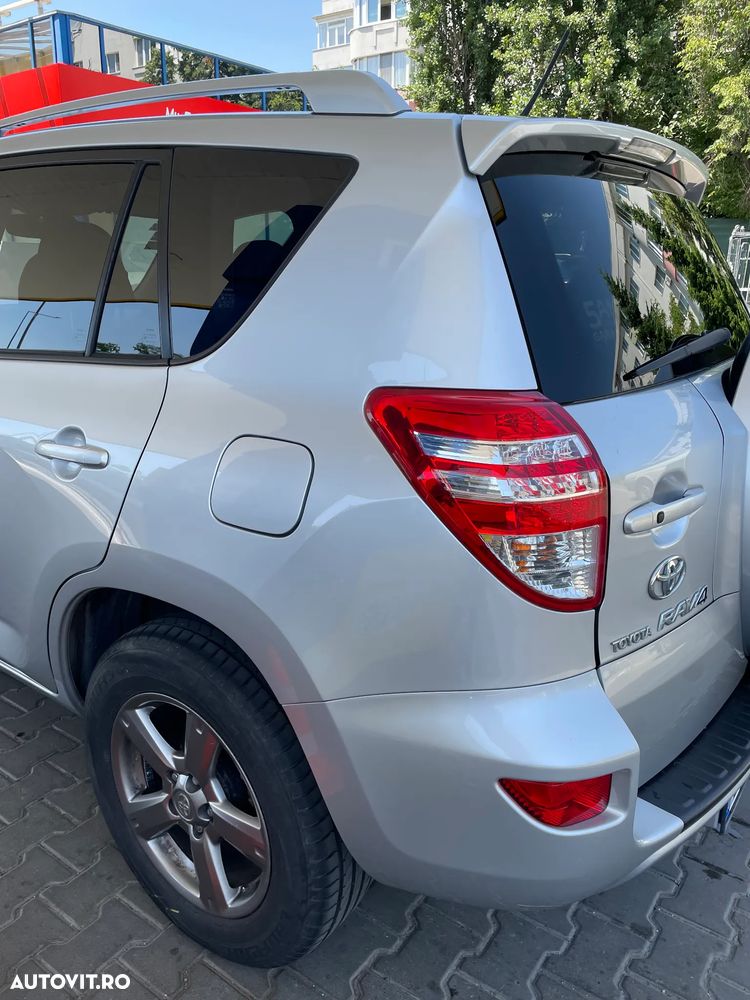 Toyota RAV4 - 4
