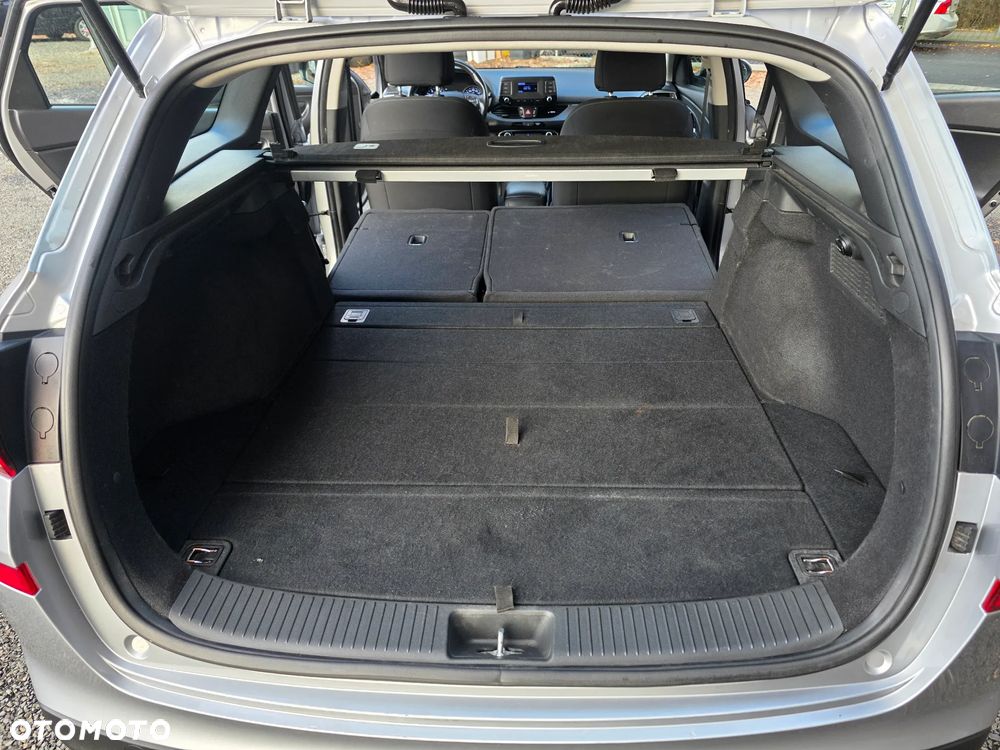 Hyundai i30 1.5 DPI Classic + - 16