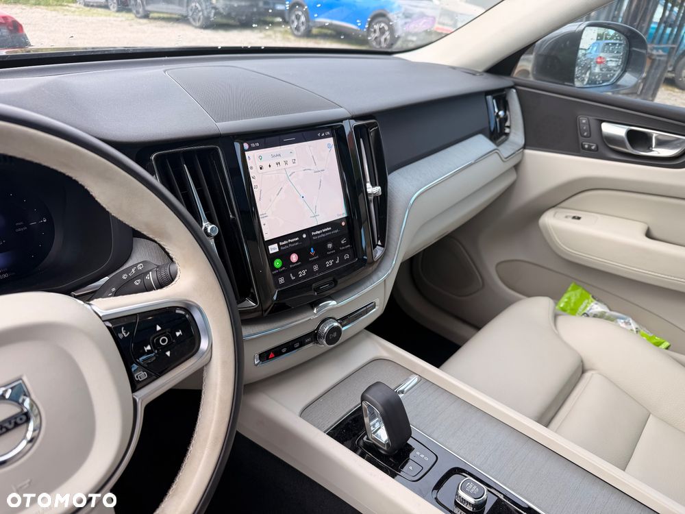 Volvo XC 60 T6 Plug-In Hybrid AWD Plus Bright - 19